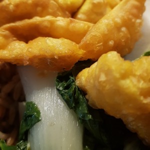 Mixto, hojas de mostaza, pollo agridulce, arroz con vegetales y cerdo