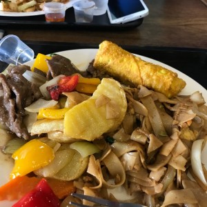 Tallarines con bistec picado
