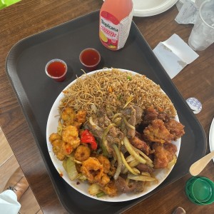 Arroz con vegetales chow Mein, camarones con vegetales carne Mongolia pollo General Tseo