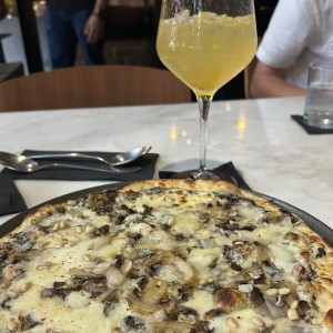Puzza alba con trufas 