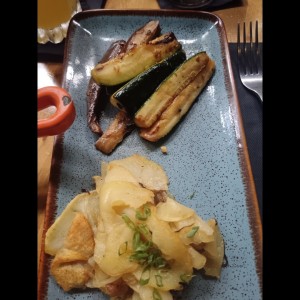 Contornos-papas salteadas y vegetales 