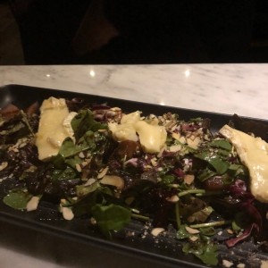 ensalada de peras y camenbert