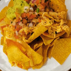 Ultimate chicken nachos