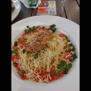 FETTUCCINE ALFREDO WITH CHICKEN