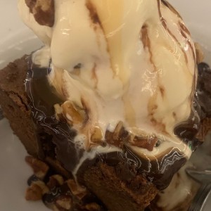Helado con brownie