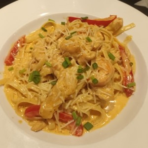 FETTUCCINE ALFREDO WITH CHICKEN