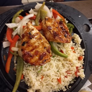 Arroz vegetales y pollo a la plancha