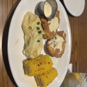 Pollo, pure y mazorca
