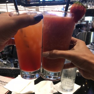 margarita de fresa y bahama mamma muy rico