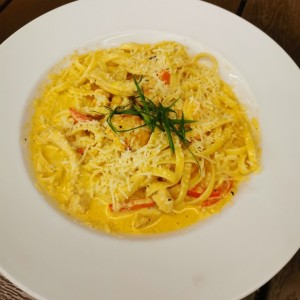 shrimps and chicken pasta