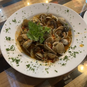 Almejas al ajillo