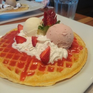 waffle con fresas