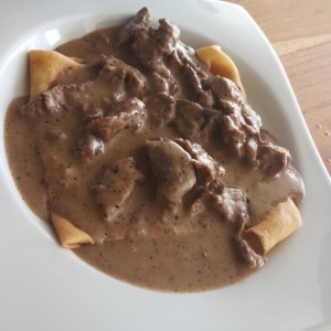 crepe de lomito a la pimienta