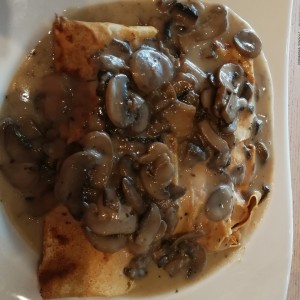 creo pollo con hongos
