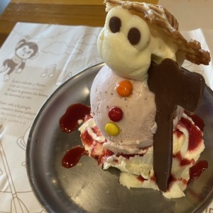 Helado de vainilla y fresa