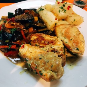 pollo al curry conbtuca y vegetales