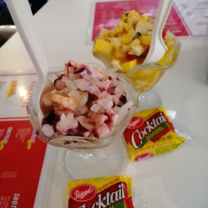 ceviche de mixto algo salado y el ceviche de maracuya estaba ok.