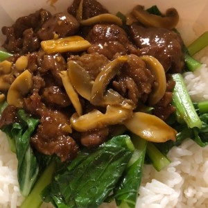 carne en hojas de mostaza