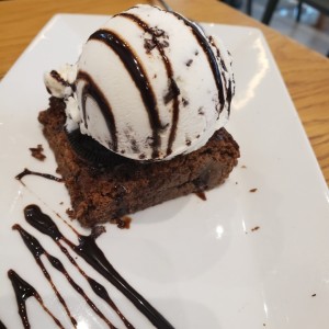 Brownie con helado