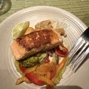 Platos Principales - Blackened Salmon