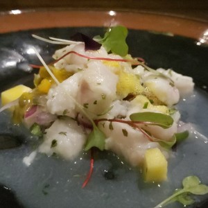 ceviche con mango verde y maracuya
