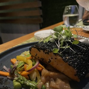 Platos Principales - Blackened Salmon