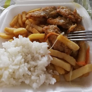 Pescado al ajillo con papas fritas