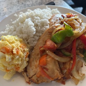 Pollo Salteado con Vegetales