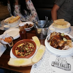 Pollo entero, provolone y pastas