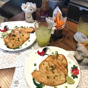 Especialidades - Pechuga de Pollo, patacones y camote. 