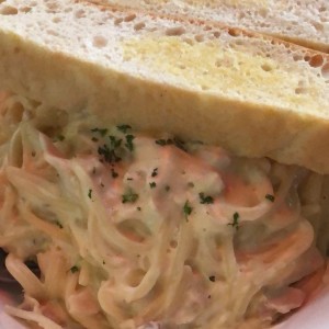 spaguetti de pollo en salsa blanca 