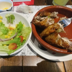Pollo Al Horno con ensalada de la casa 