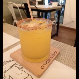Margarita de maracuya a las rocas