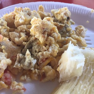 huevos revueltos con yuca