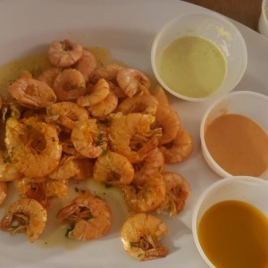 Camarones al ajillo