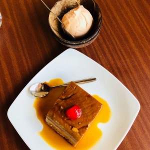 sorbete de mamey y flan de la casa