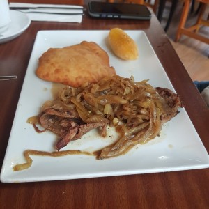 Desayuno - Bistec Encebollado
