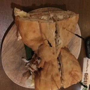 emparedado de pollo en hojaldres