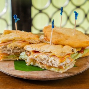 hamburguesa con hijaldre en pollo y jamon