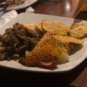 bistec con patacones
