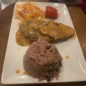 Lomo de cerdo con arroz con guandu.