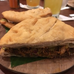 Emparedado de Hojaldre con ropa vieja