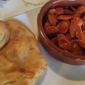 salchicha guisada con hojaldre