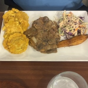 Pechuga de Pollo con Tocino y Sofrito Dulce
