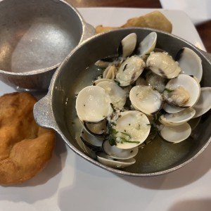 Almejas al Ajillo o Criolla