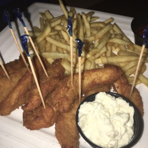 Deditos de Pollo con papas fritas