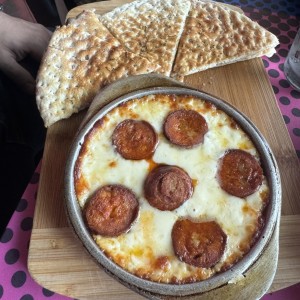 Provolone con chorizo