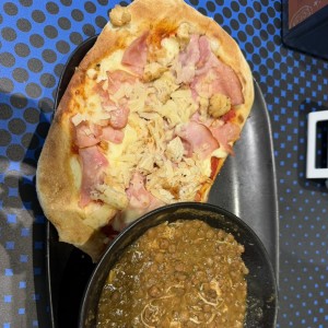 Pizza pollo toscana y sopa de lenteja y pollo