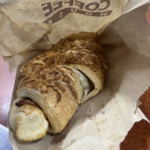 Croissant de jamón y queso