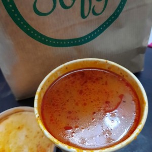 sopa de pollo con tortilla